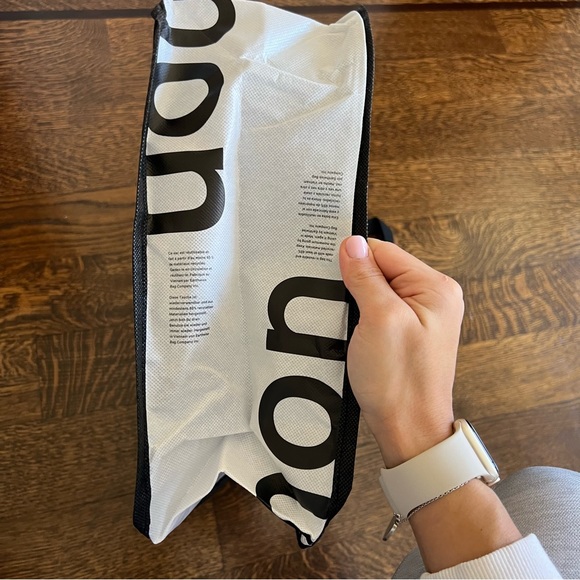 Lululemon Reusable Shopping bag in BLACK - Picture 4 of 5